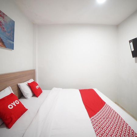 Oyo 90830 Multatuli Guest House Medan Exterior foto