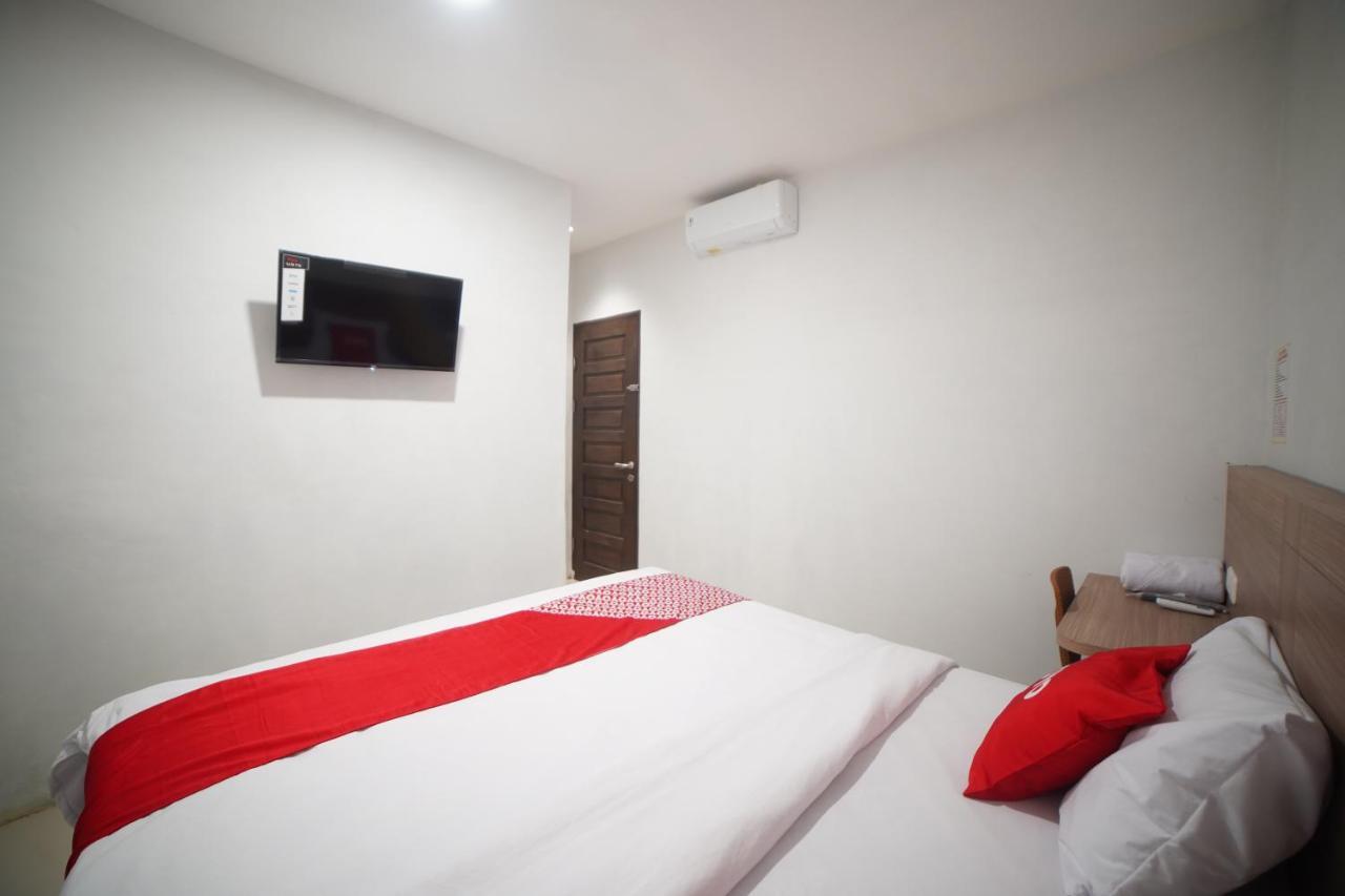 Oyo 90830 Multatuli Guest House Medan Exterior foto