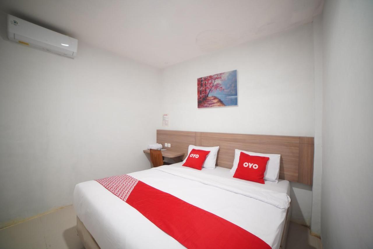 Oyo 90830 Multatuli Guest House Medan Exterior foto