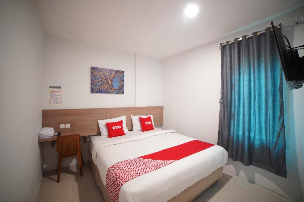 Oyo 90830 Multatuli Guest House Medan Exterior foto