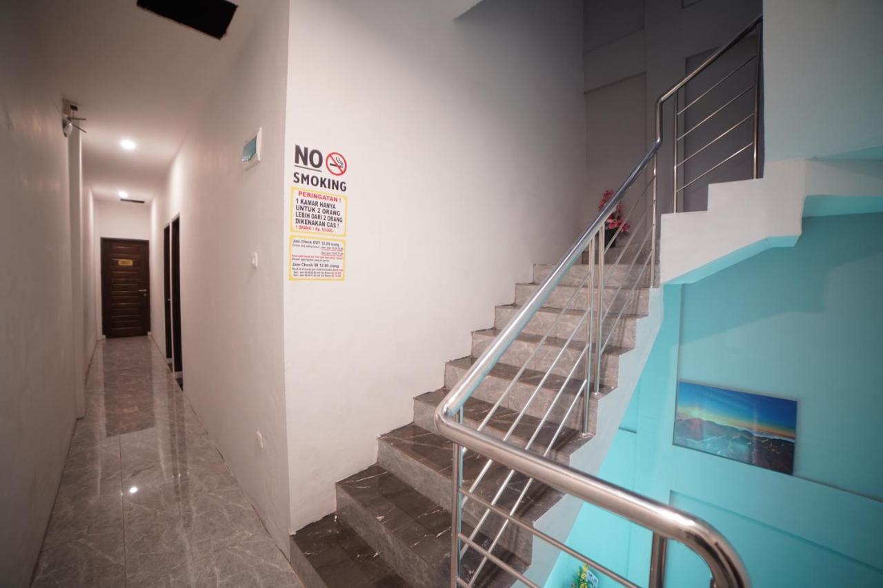 Oyo 90830 Multatuli Guest House Medan Exterior foto