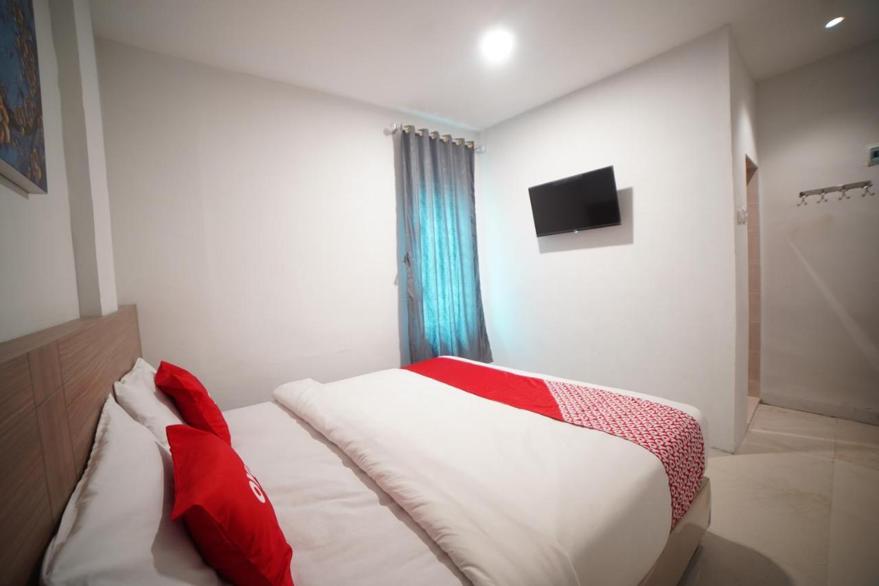 Oyo 90830 Multatuli Guest House Medan Exterior foto